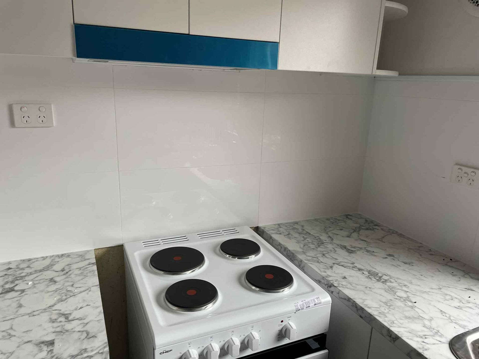 Electric wall oven display showing temperature and timer