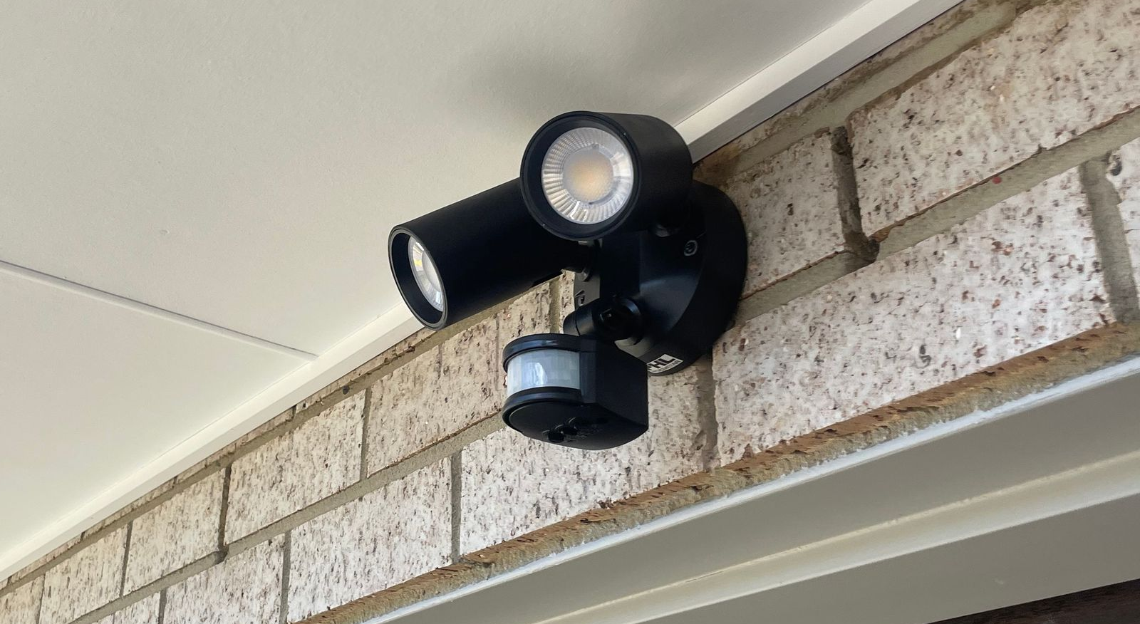 light mounted on wall outside