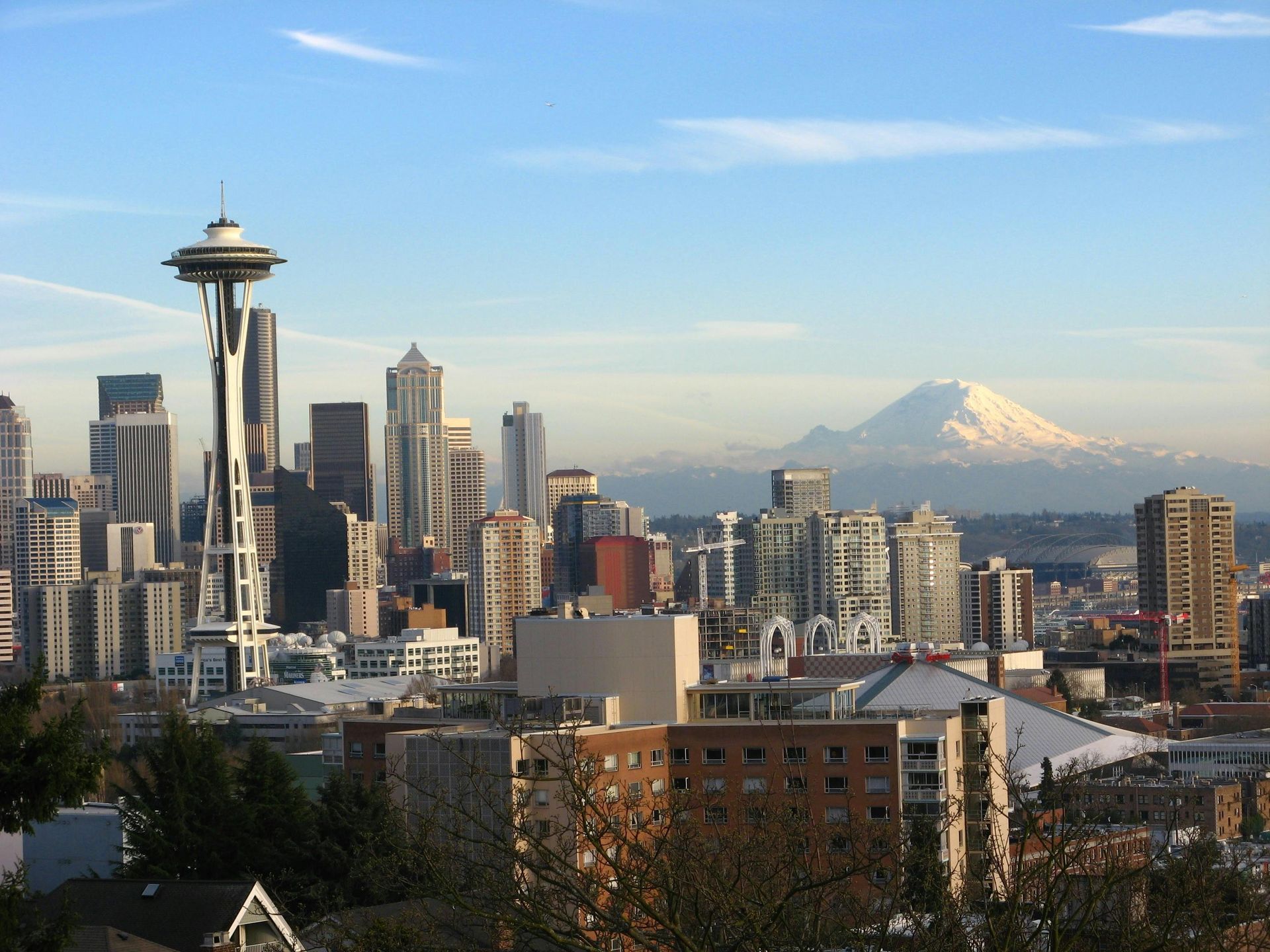 Seattle skyline with the Space Needle and Mount Rainier in the background under a clear sky