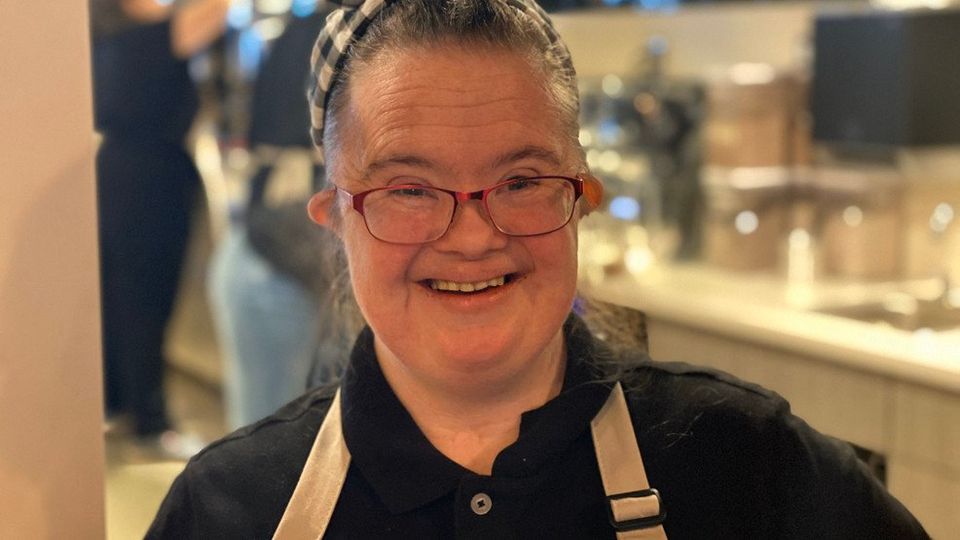 Bitty & Beau's is best known for their dedication to hiring and employing those living with intellectual and development disabilities (IDD). (Caroline Patrickis/ABC7)