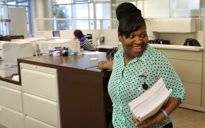 Shalonda Sanders, who has a disability, works the mailroom beat delivering letters, documents and packages at a Chicago law office in 2015. A new effort has CEOs from major companies around the globe coming together to put disability inclusion on the agenda. (Antonio Perez/Chicago Tribune/TNS)
