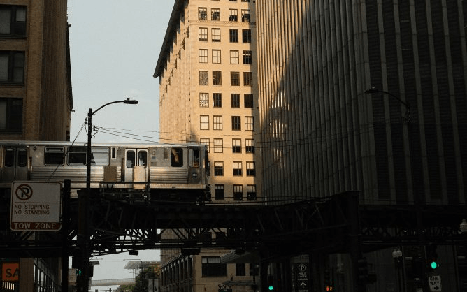 A Chicago Transit Authority train travels through the area. Chicago is one of several big cities where subways and commuter rail are largely inaccessible to people with disabilities. (Chang Ye/Unsplash)