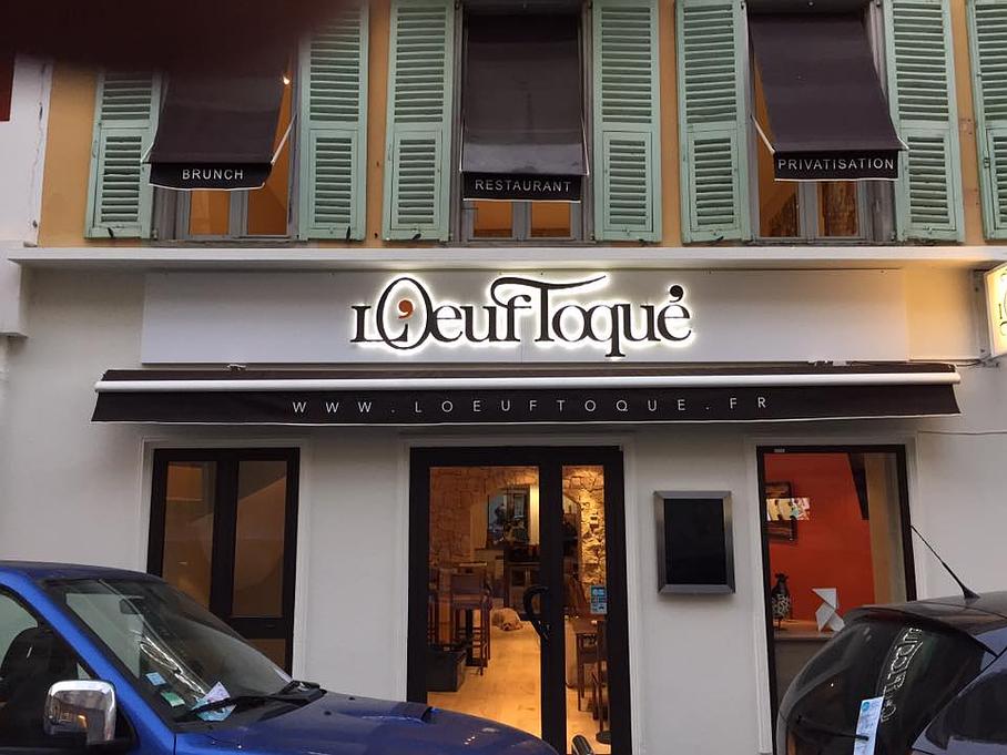 Installation vitrine LED