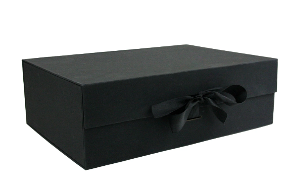 00753 BLACK MAGNETIC GIFT BOX 20x18x8cm