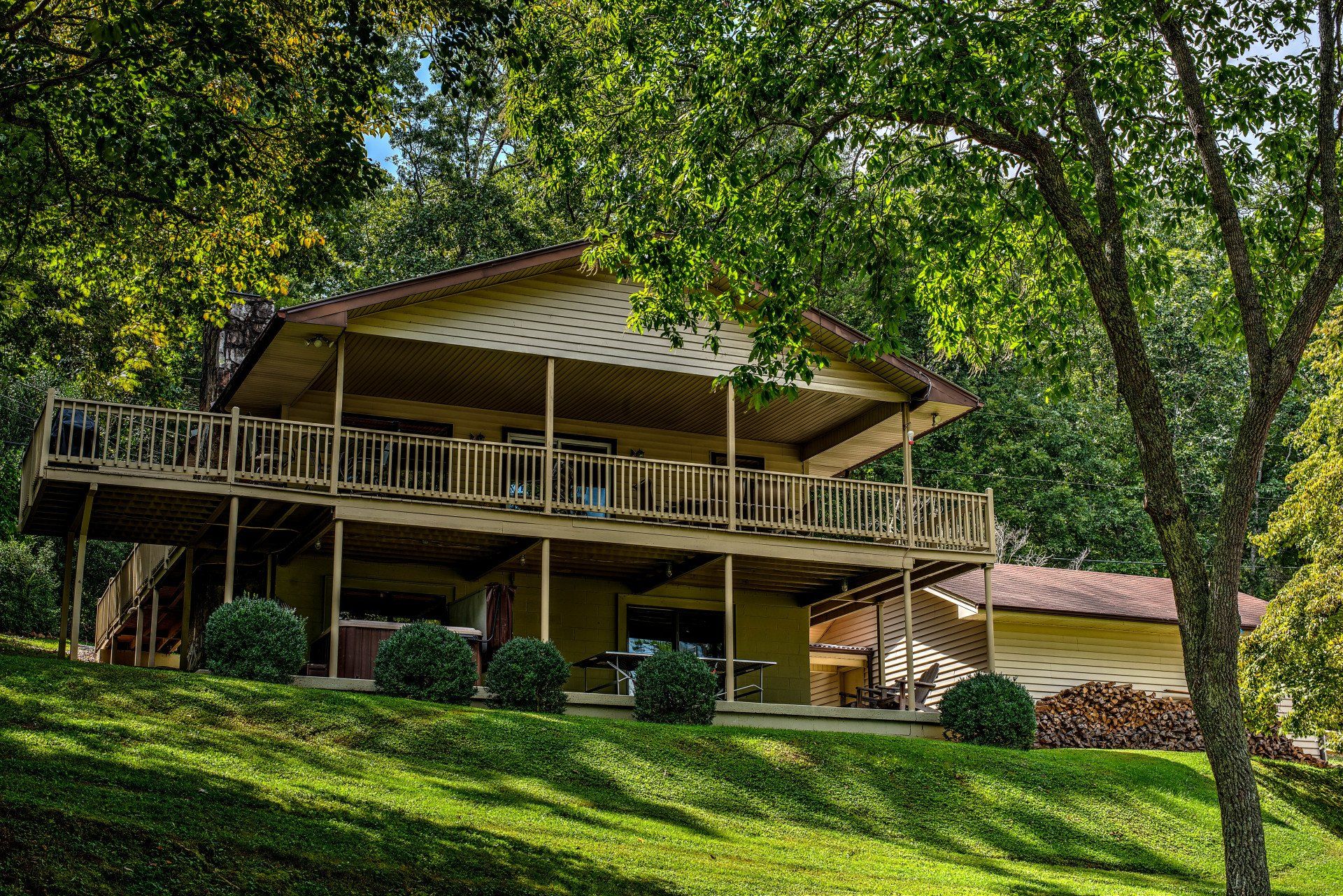 Lake Nottely Luxury Lakehouse Rentals in North