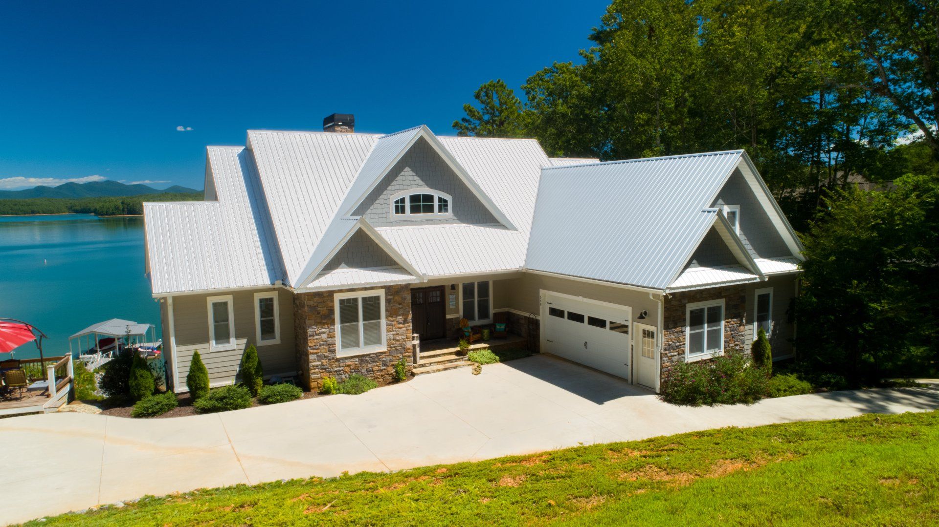 Lake Nottely Luxury Lakehouse Rentals in North