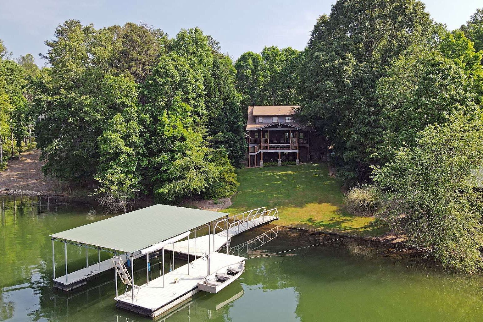 Lake Nottely Luxury Lakehouse Rentals in North