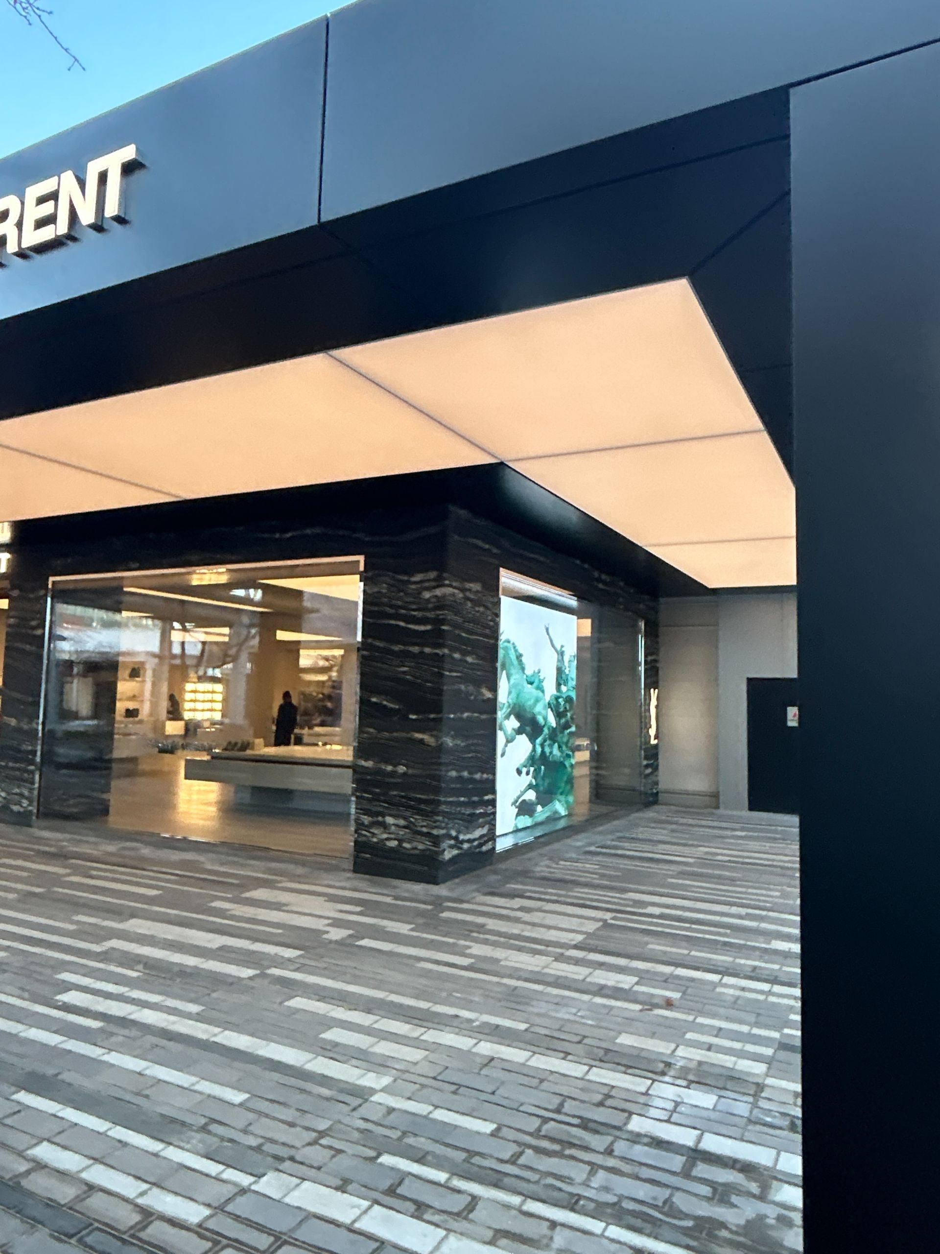 A building with the word rent on it