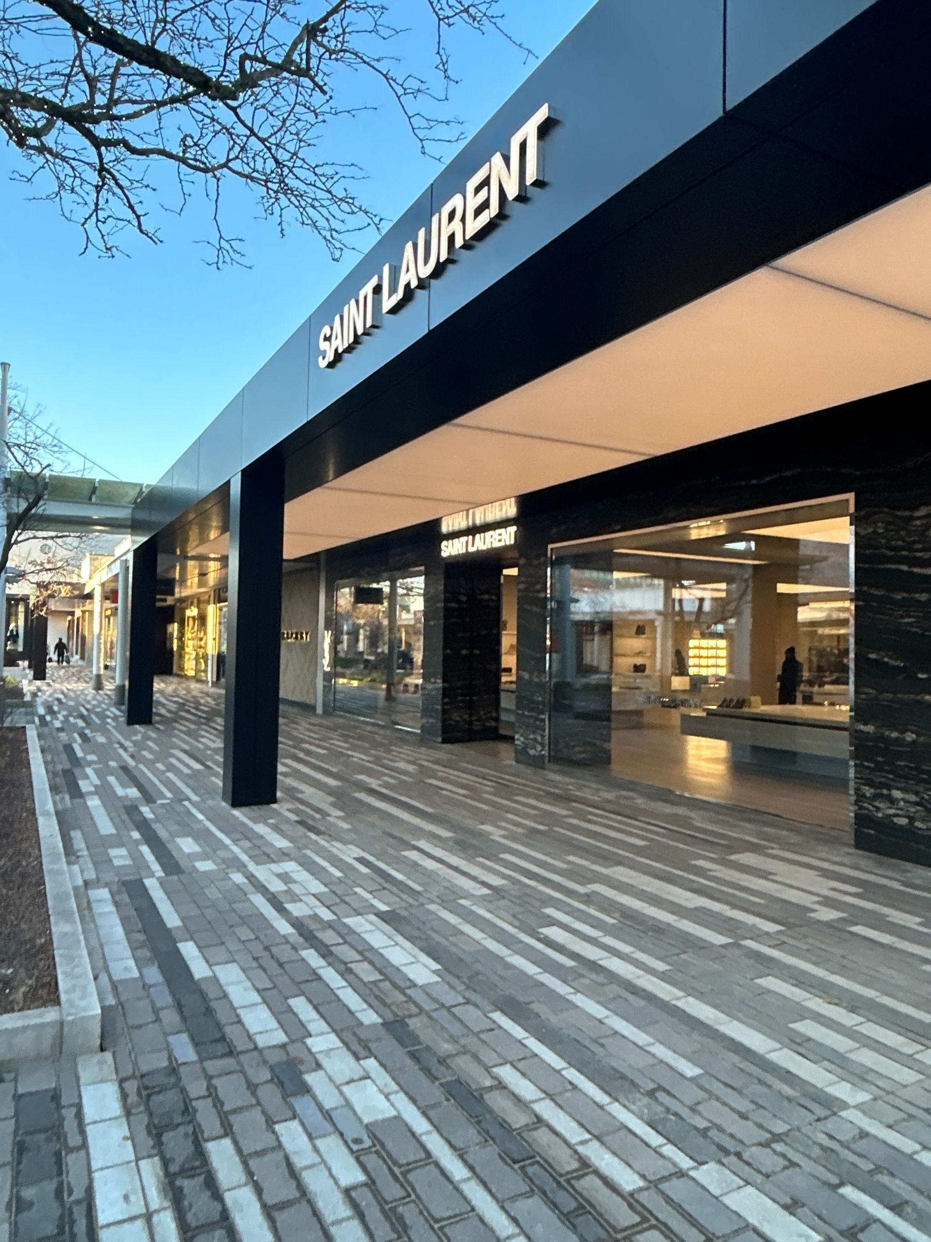 A building with the word saint laurent on it