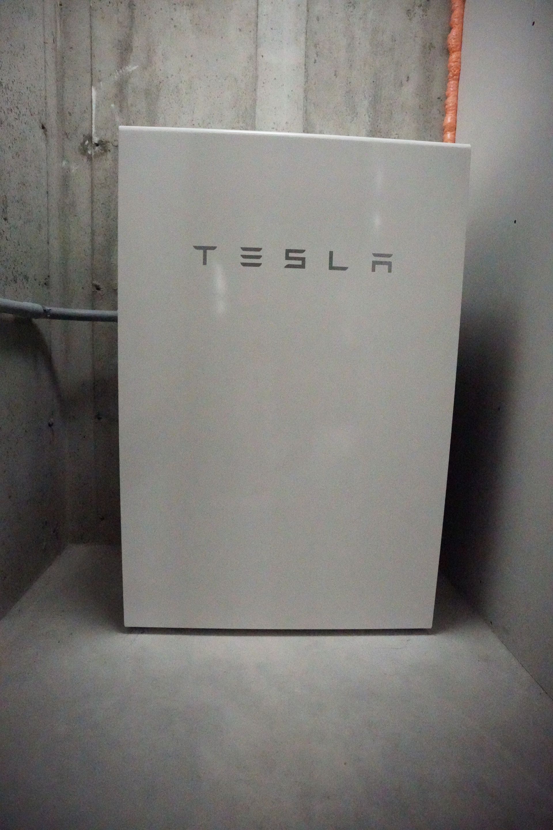 a white box with the word tesla on it