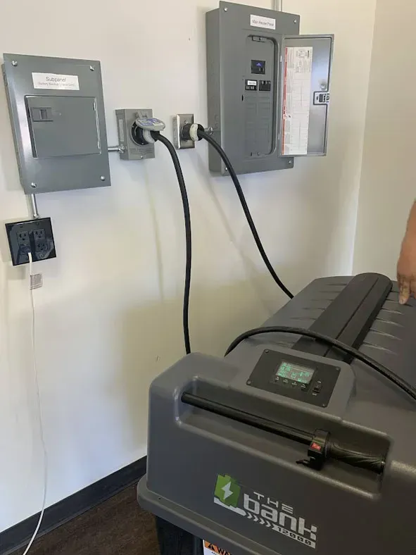 a person is standing next to a machine that says the bank on it .