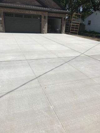 Front Yard for Concrete ─ Sterling Heights, MI ─ D’Sano Concrete