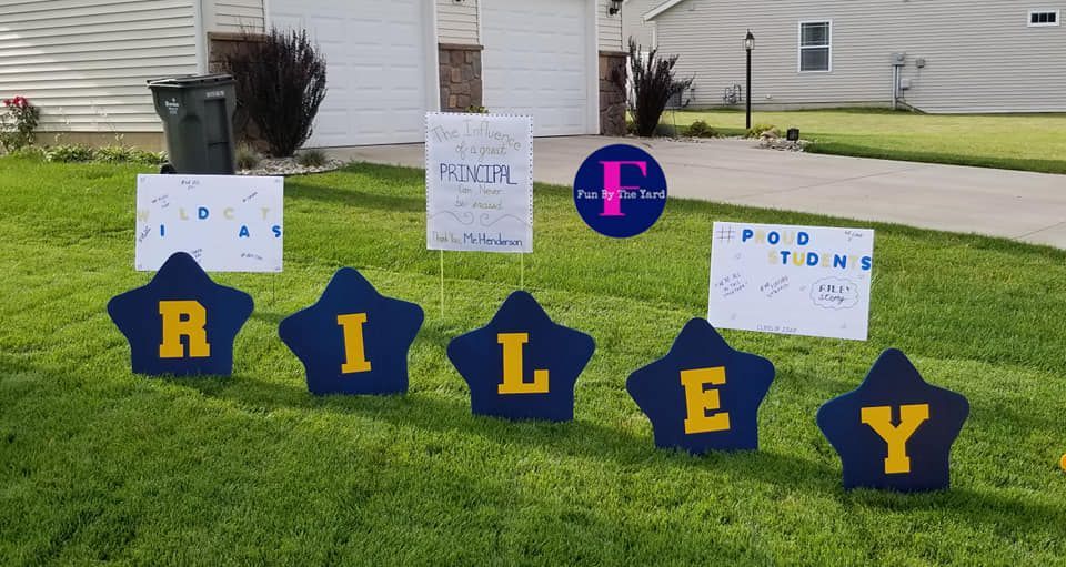 Yard sign display spelling 
