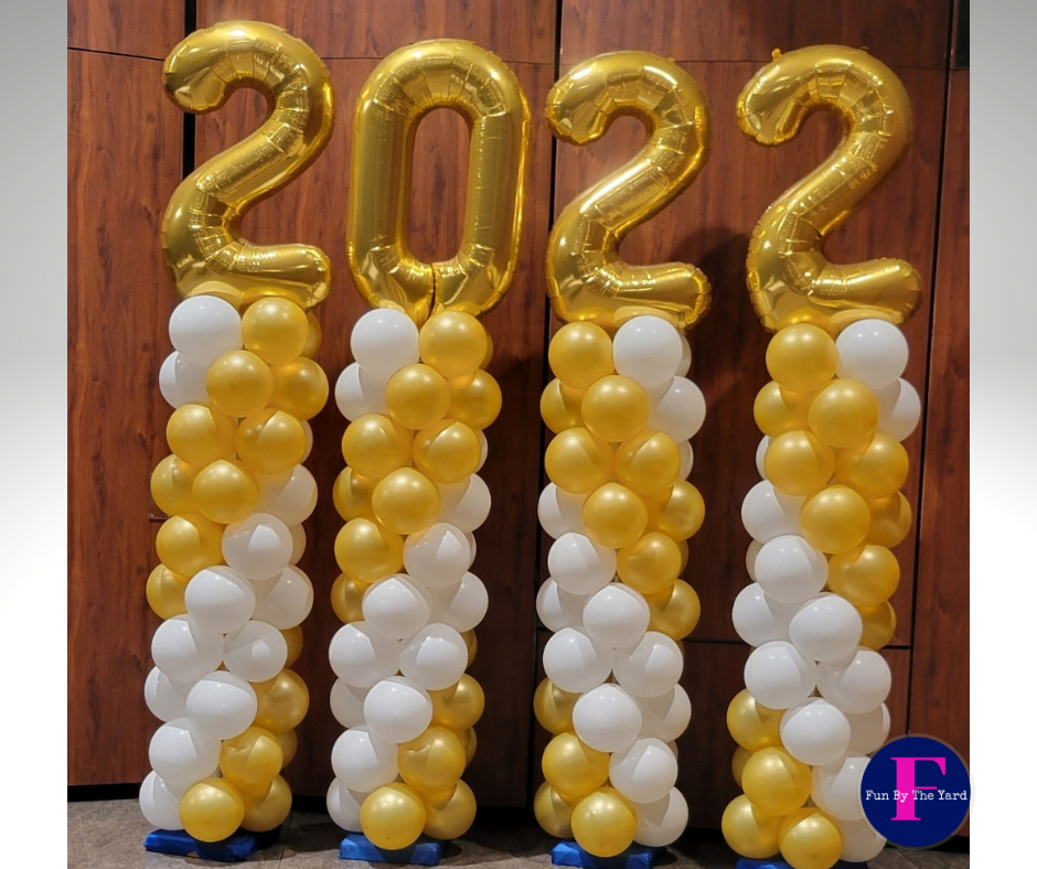 A row of gold and white balloons with the year 2022 on them