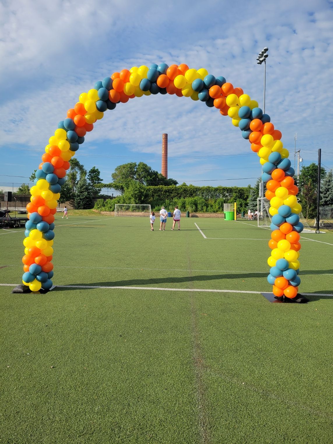 corporate classic balloon arch at the kroc center in south bend