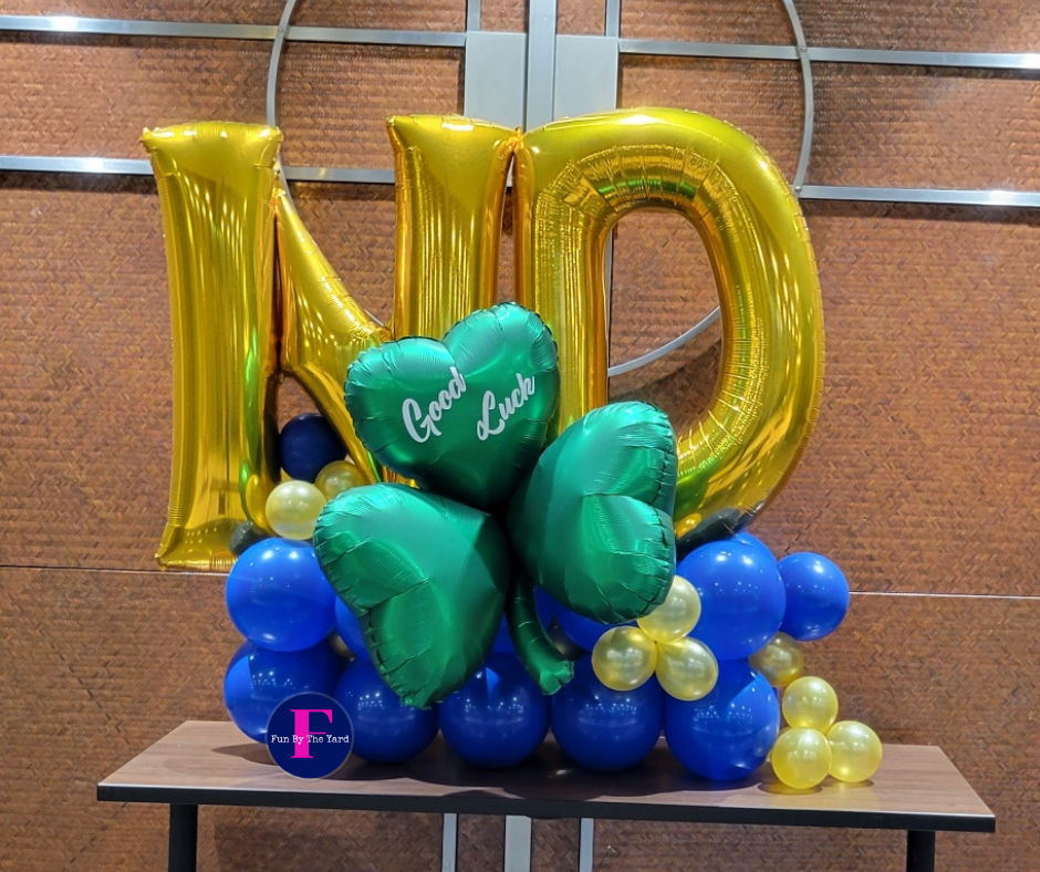 A bunch of balloons with the letter nd in the middle