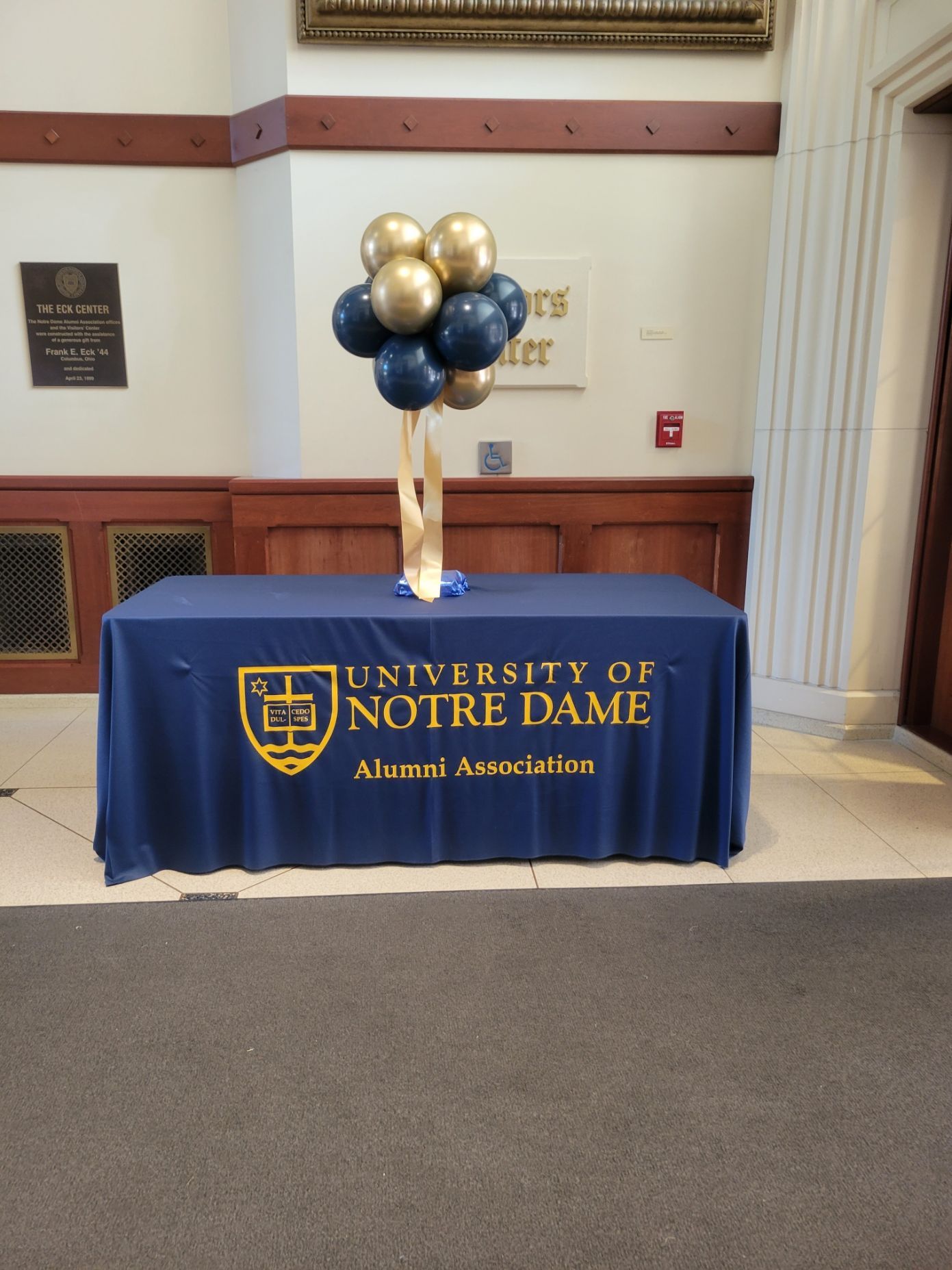 A table with a blue table cloth that says university of notre dame