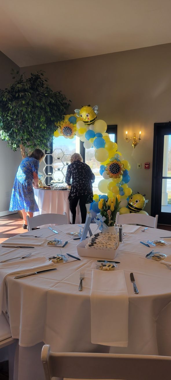 bee themed organic demi arch for a baby shower.