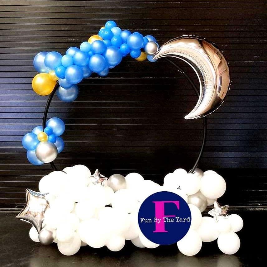 A bunch of balloons with the letter f on it