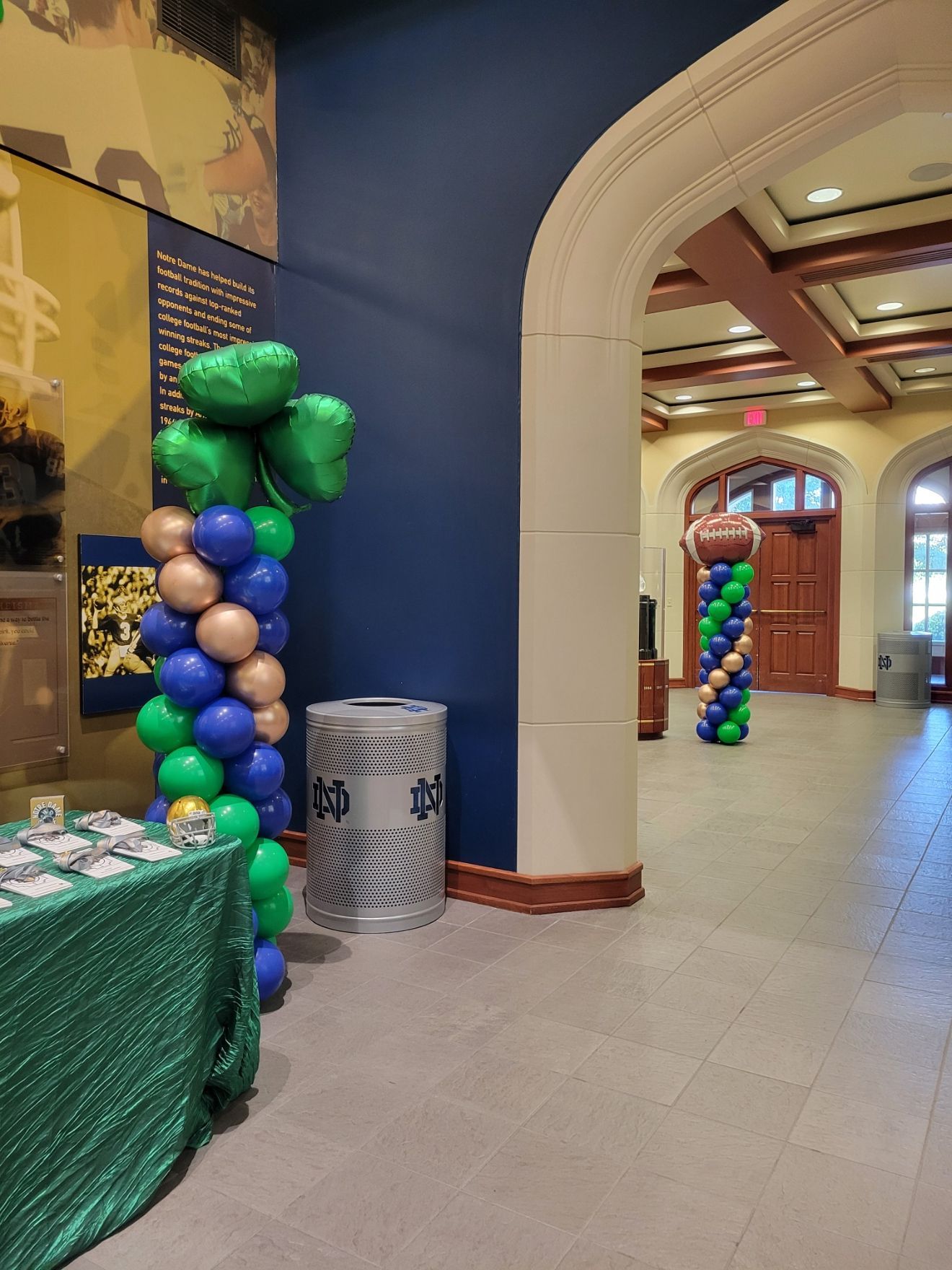 Football themed balloon columns for ND