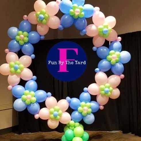 A wreath of balloons with the letter f on it