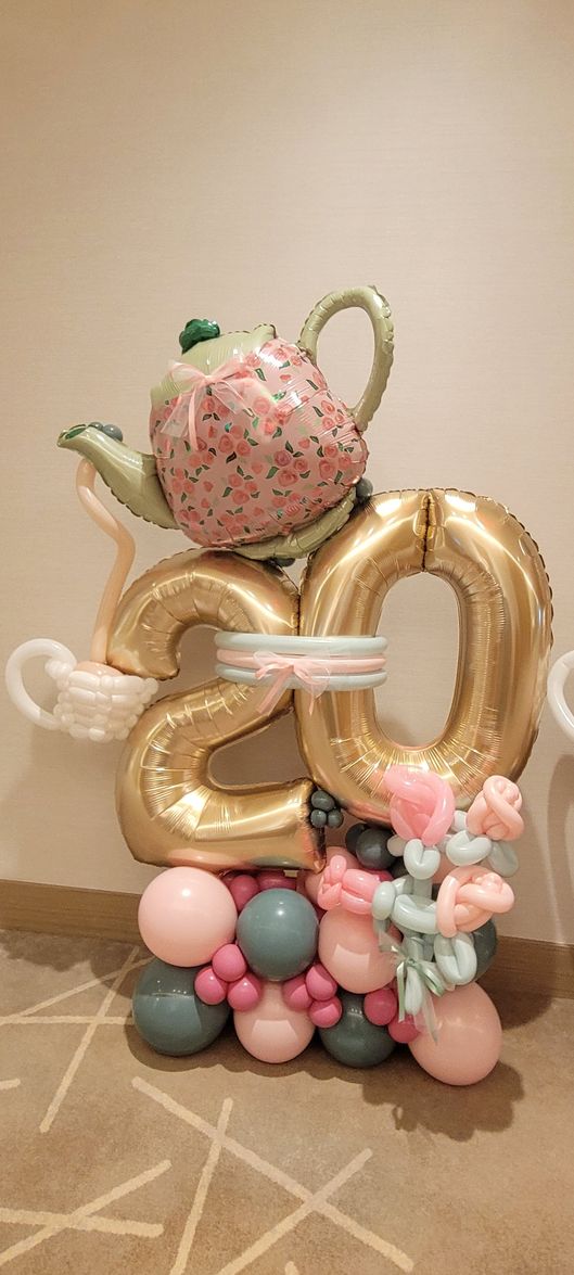 Balloon arrangement with a teapot, the number