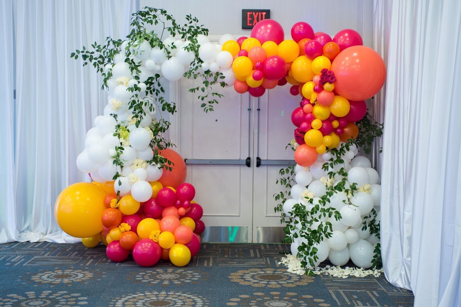 organic free form balloon arch for a wedding