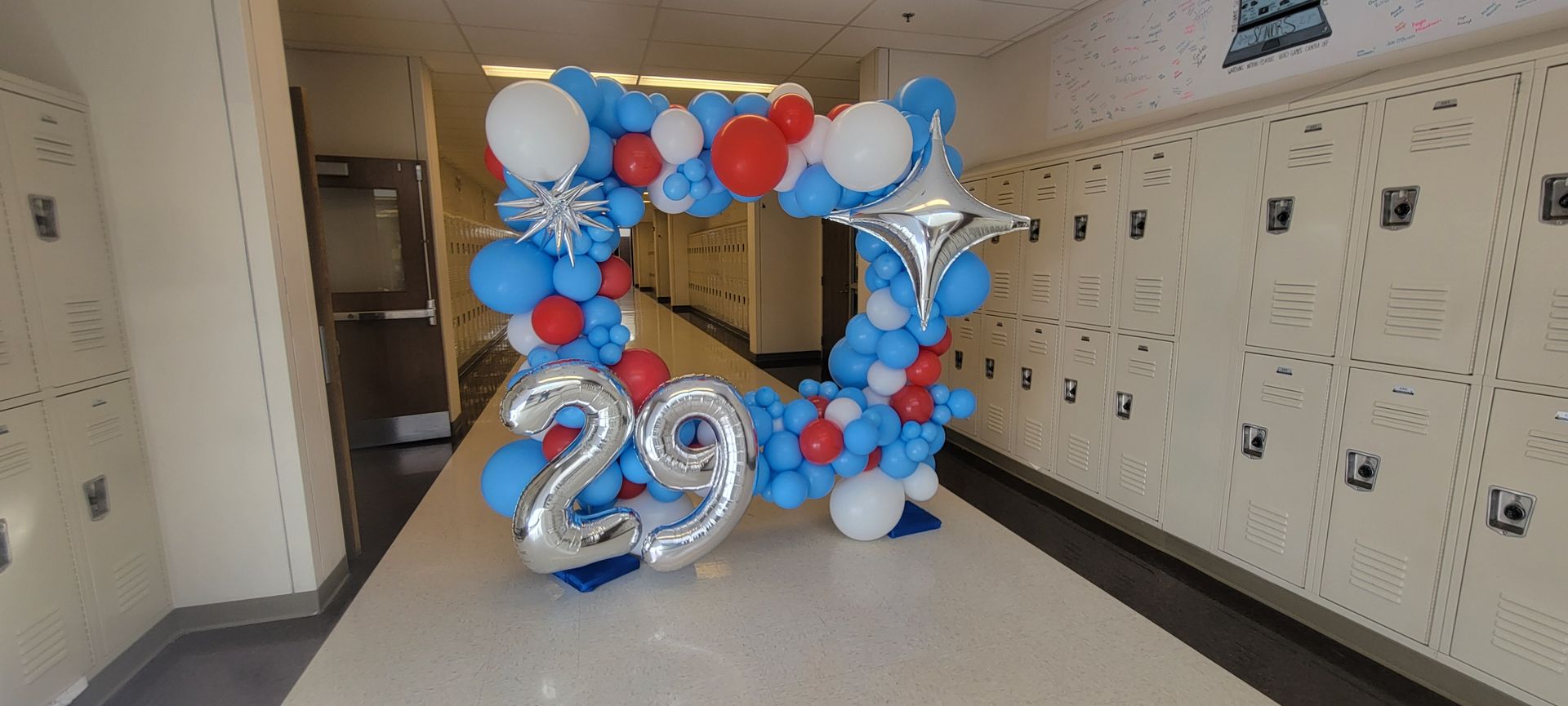 A balloon photo frame with the number 