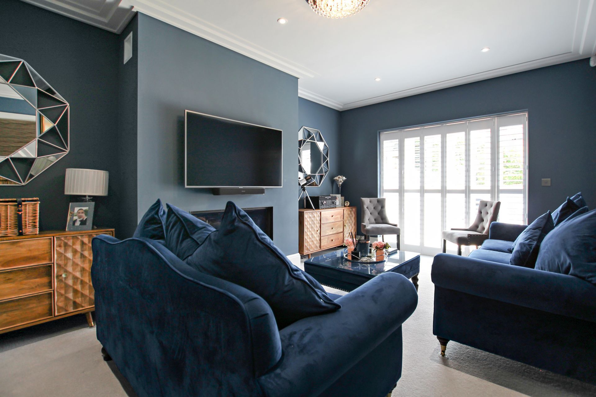 Reception room with white cornicing, Birchwood Road project by Aleia Home