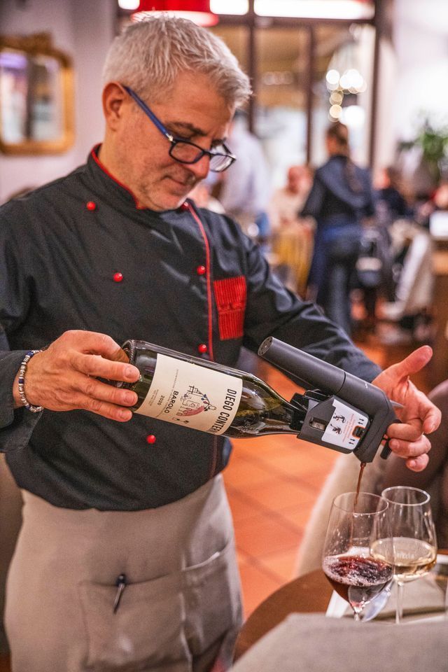 Bottiglie di vino rosso esposte; in evidenza le etichette del Felsina Chianti Classico Riserva.