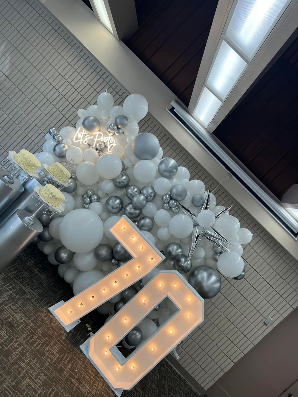 Balloon display with 