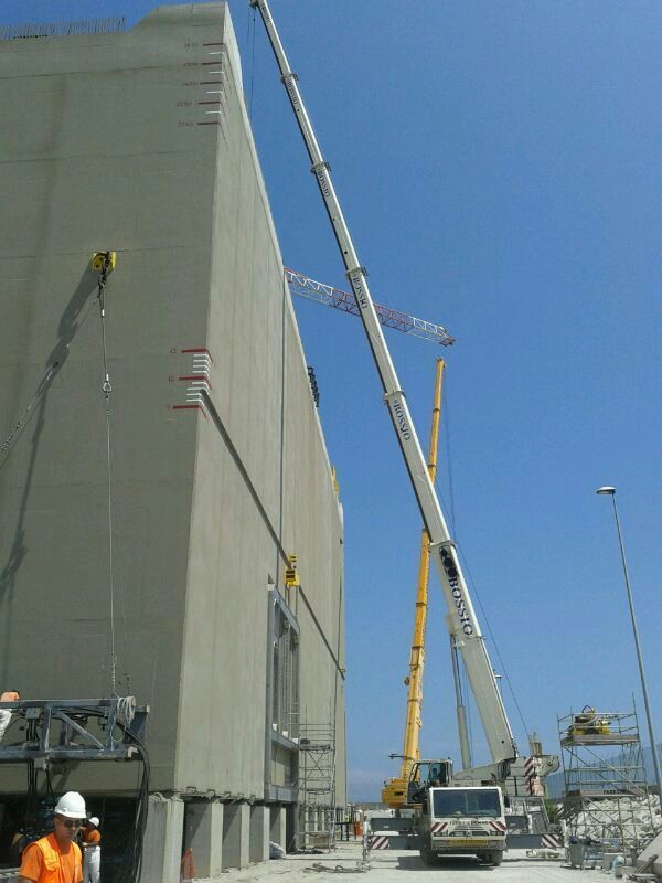 Strutture prefabbricata in fase di montaggio