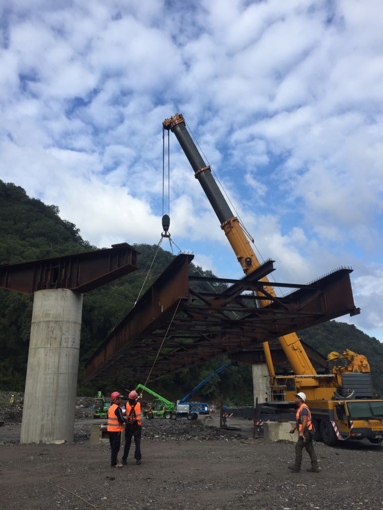 Montaggio di ponte prefabbricato