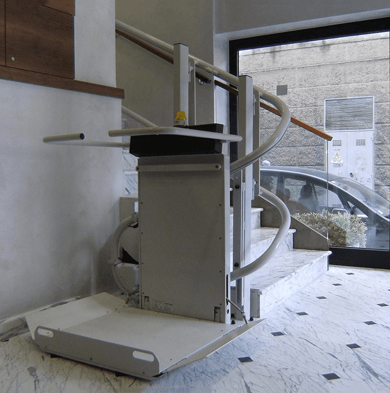 montascale interno a pedana