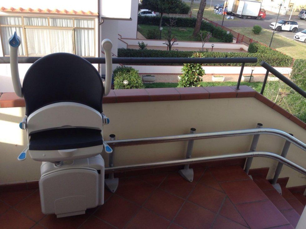 montascale a poltroncina per scale esterne