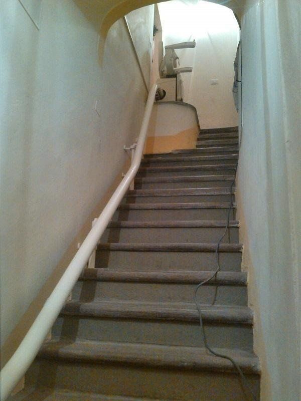 montascale a poltroncina su scala privata