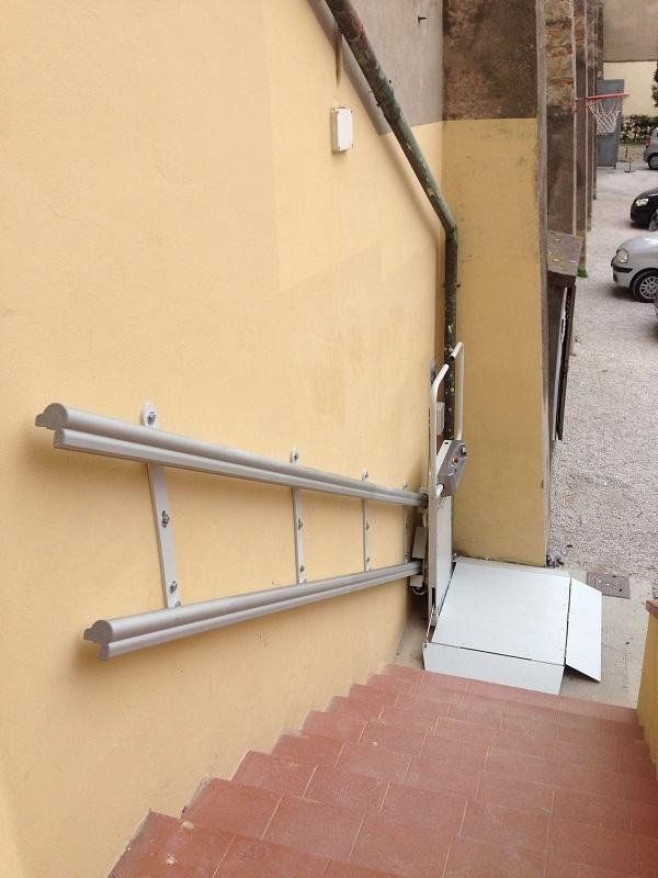 pedana su scala esterna