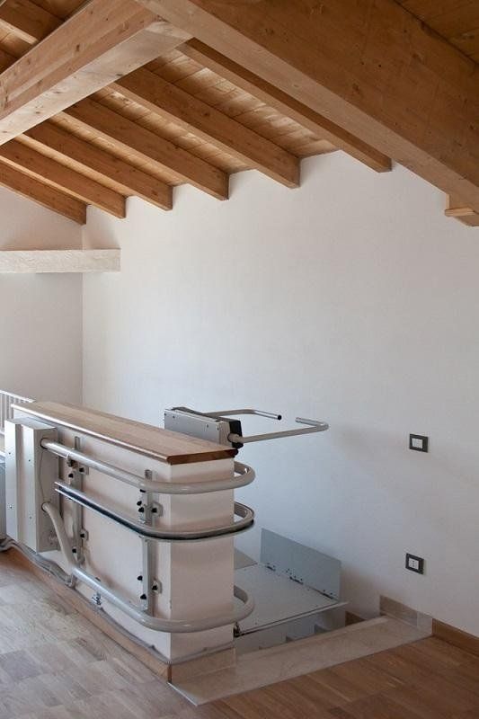 montascale a pedana per appartamento