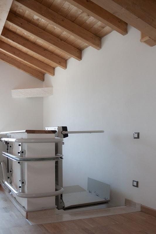 montascale a pedana per soffitta