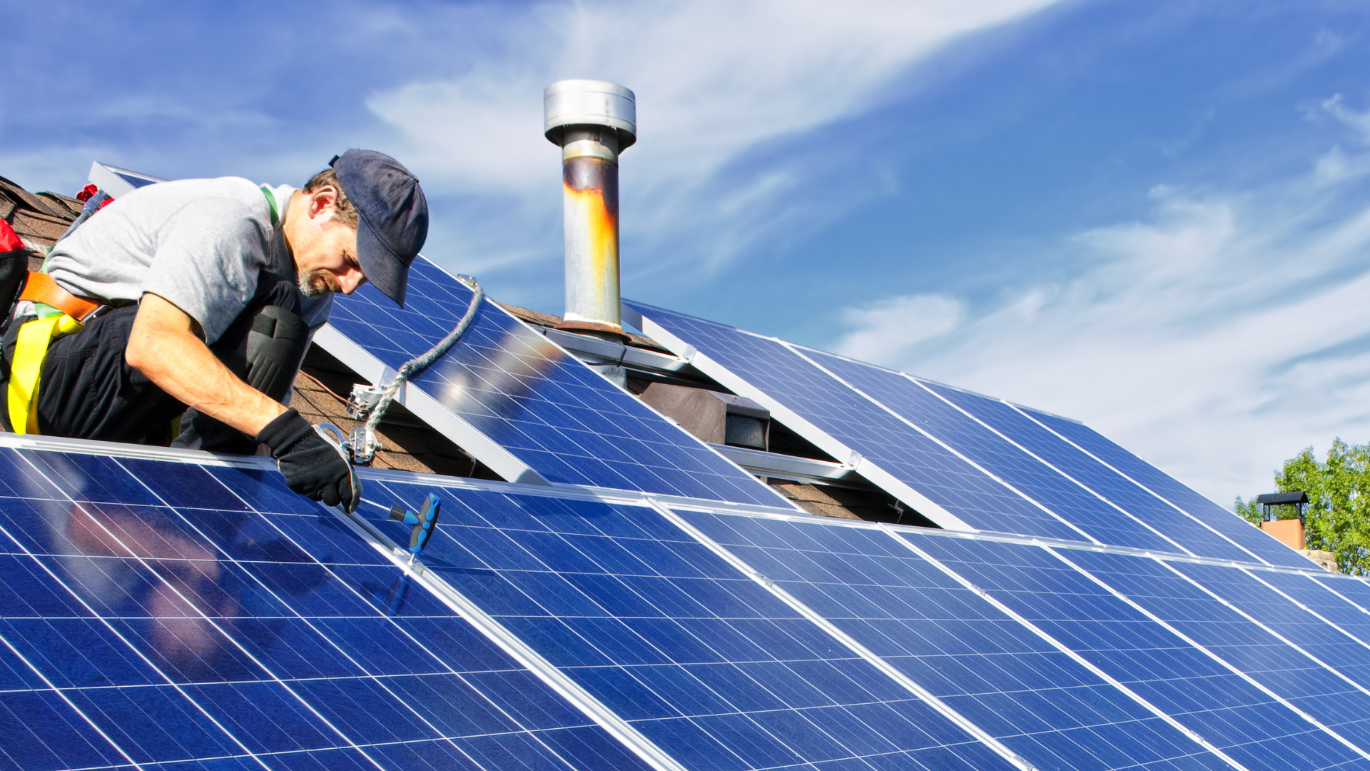 Mondiaux installers install rooftop solar for customers.