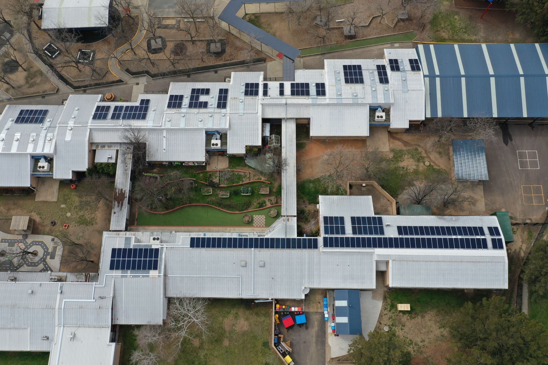 An aerial view of a large building with the word aquarium on the roof