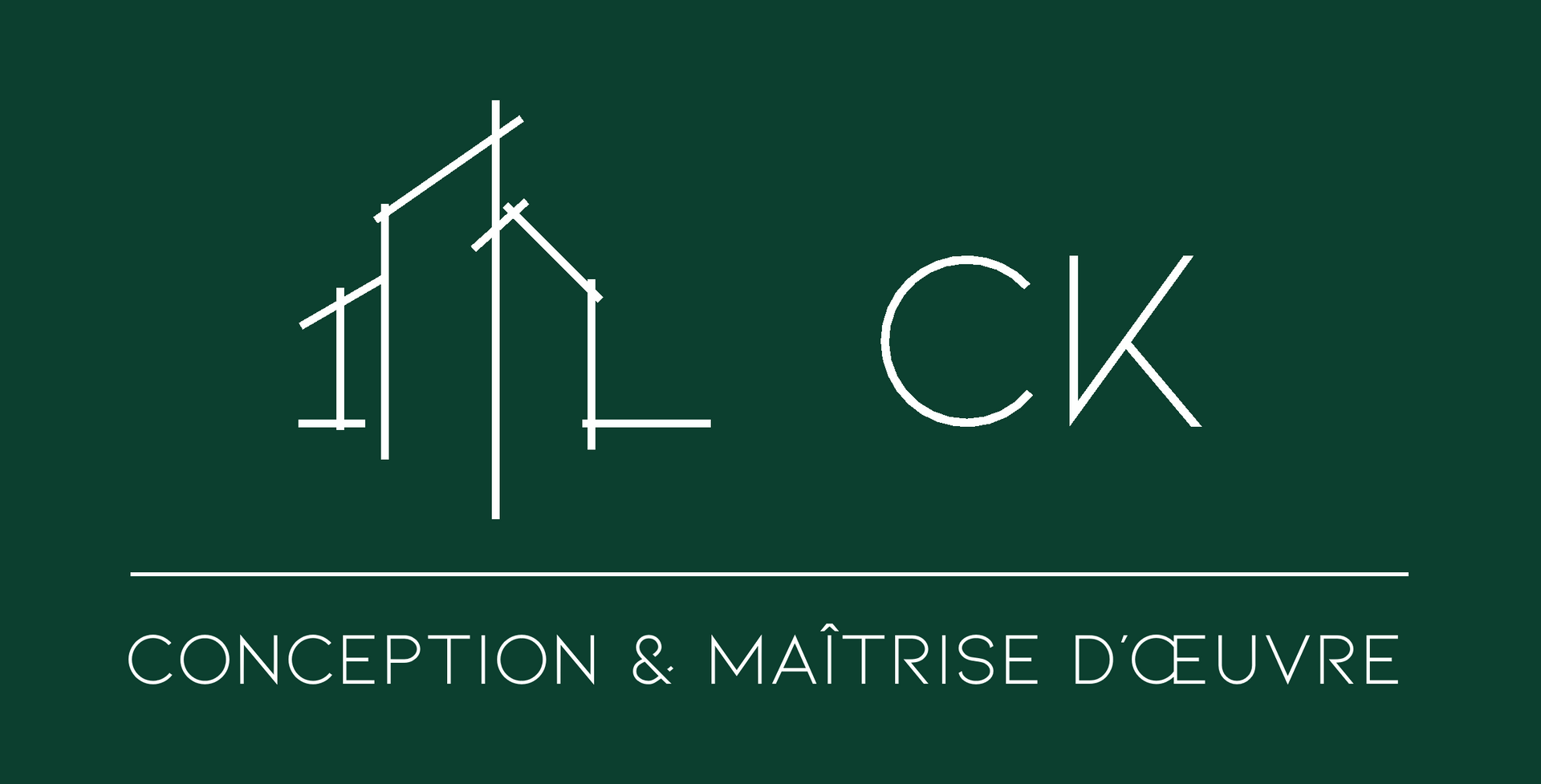 Logo représentant un contour de bâtiment et les initiales CK. En dessous, la baseline est inscrite sur un fond vert foncé.