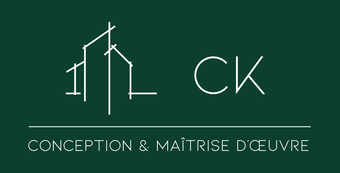 Logo représentant un contour de bâtiment et les initiales CK. En dessous, la baseline est inscrite sur un fond vert foncé.