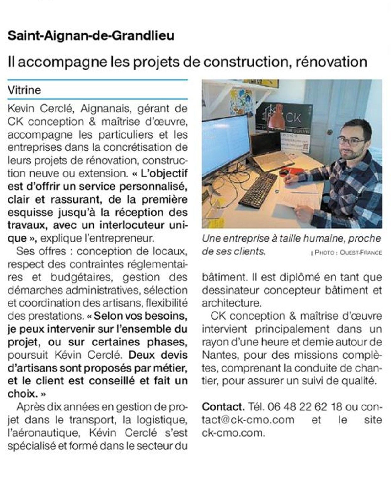 Article accompagné d'une photo de Kevin Cerclé, architecte, discutant de projets de rénovation.