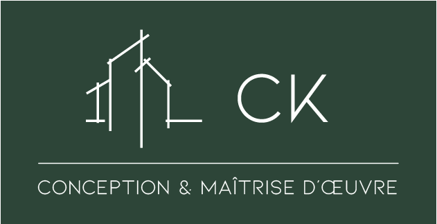 Logo représentant un contour de bâtiment et les initiales CK. En dessous, la baseline est inscrite sur un fond vert foncé.