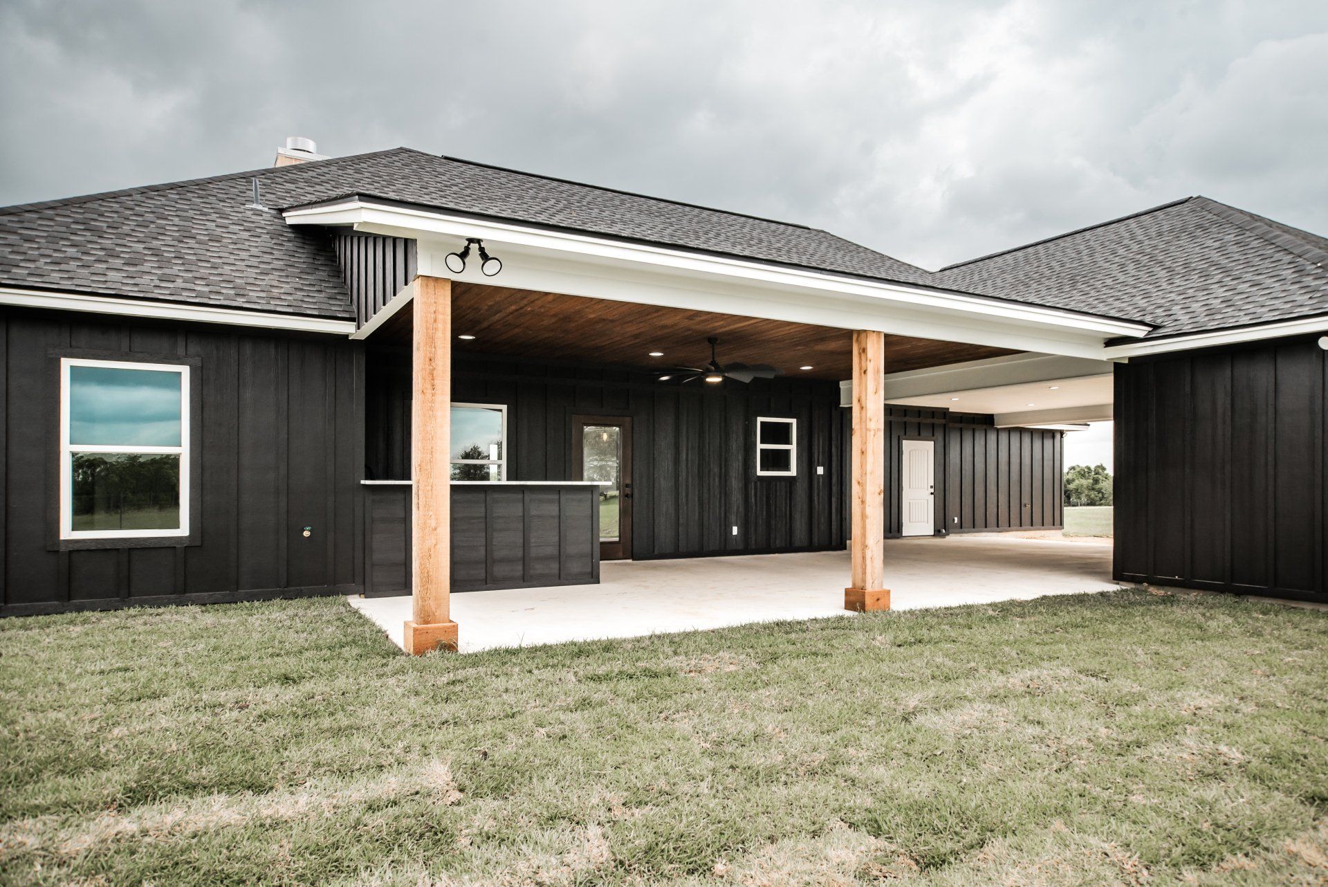 Custom Home in Yoakum, TX | Hunter Custom Homes