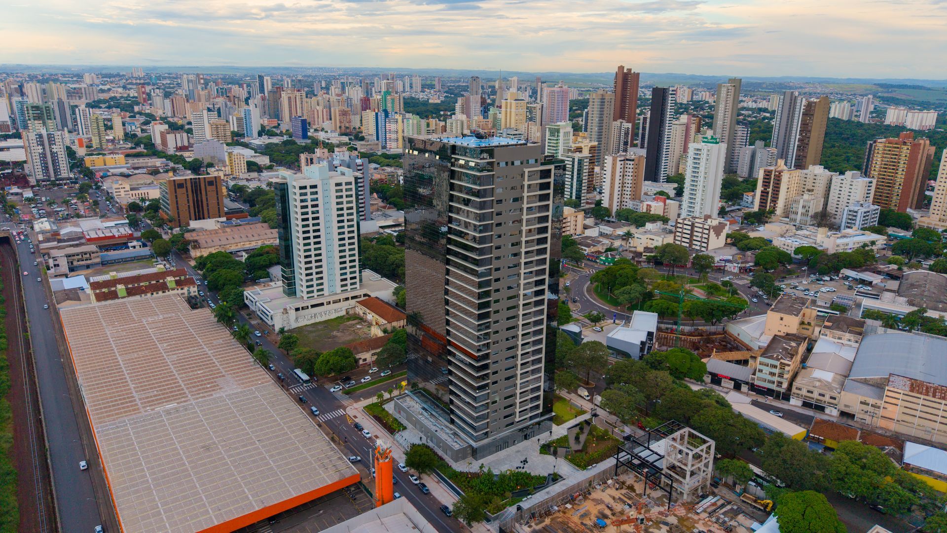Phenom parque empresarial no centro de Maringá. Um empreedimento para empresas que querem crescer