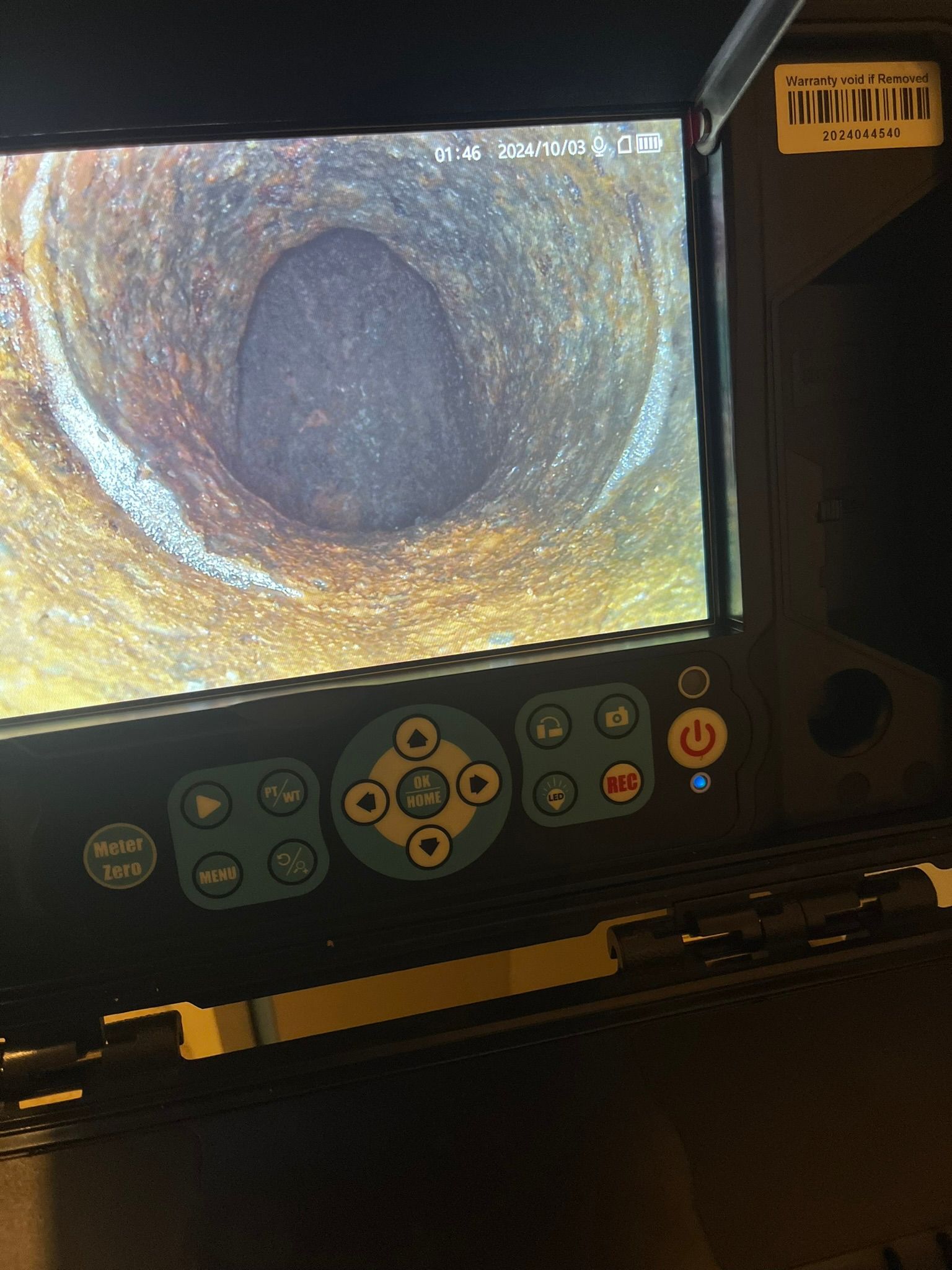 A close up of a camera with a button that says ' g ' on it