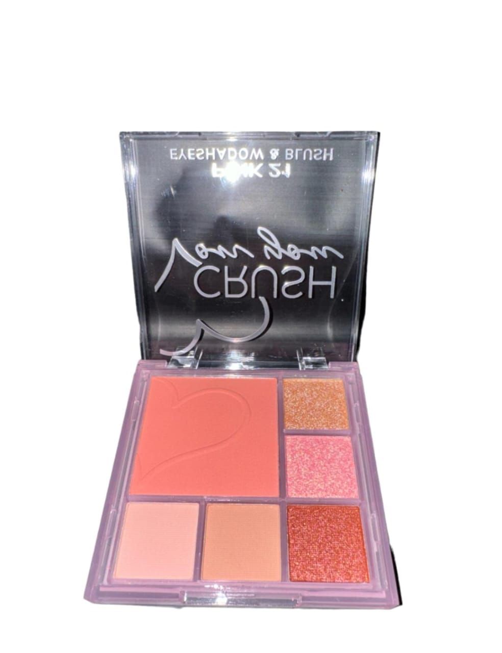 Paleta de maquillaje con colorete y sombras de ojos en varios tonos de rosa, coral y dorado.