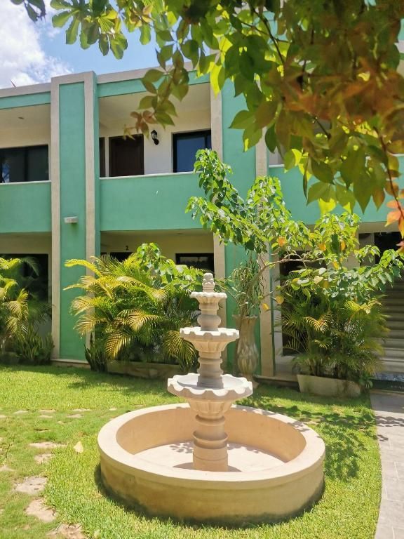Fuente y patio Hotel Maculan